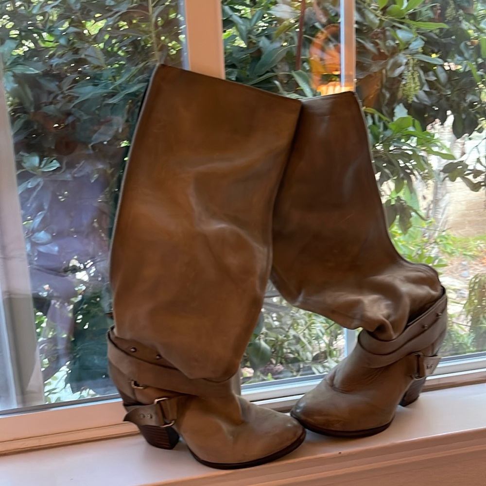 Knee high slouchy boot